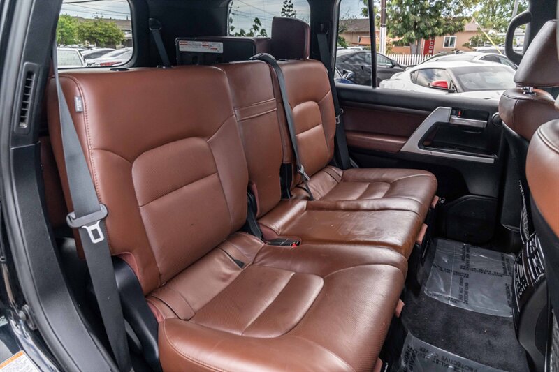 2018 Toyota Land Cruiser photo 34