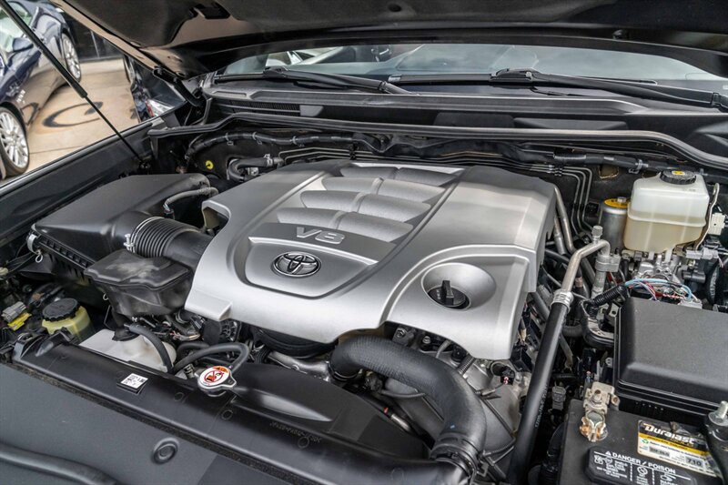 2018 Toyota Land Cruiser photo 12