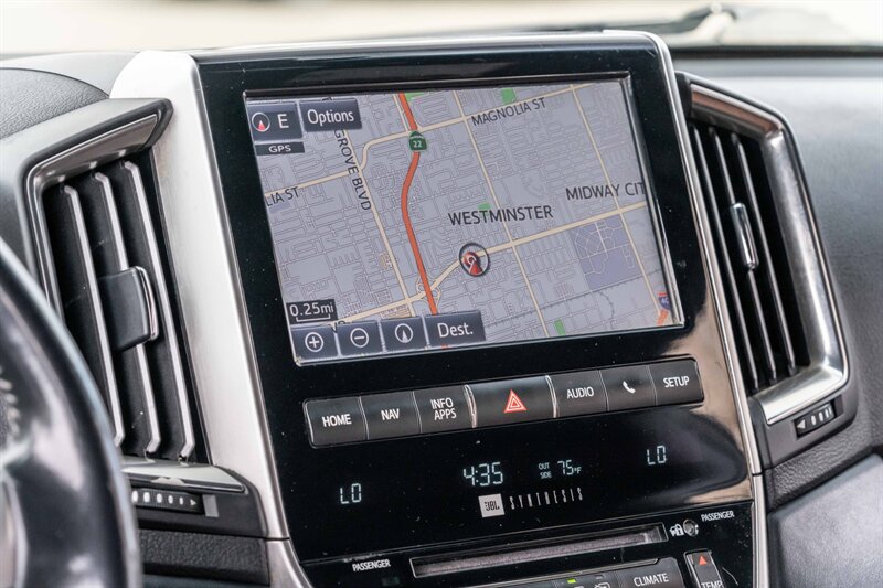 2018 Toyota Land Cruiser photo 25