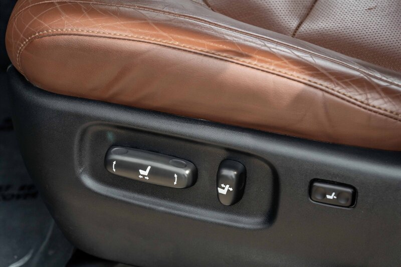2018 Toyota Land Cruiser photo 17