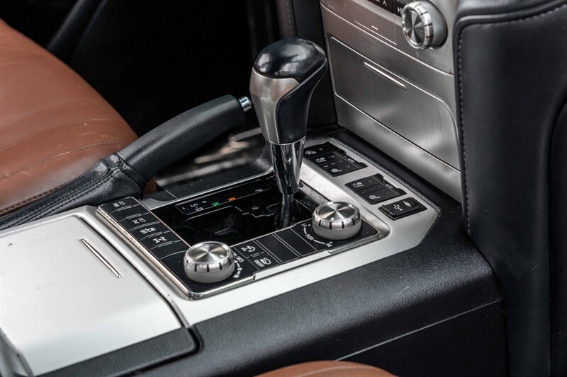 2018 Toyota Land Cruiser photo 32
