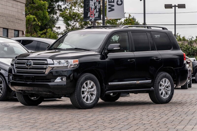 2018 Toyota Land Cruiser photo 6