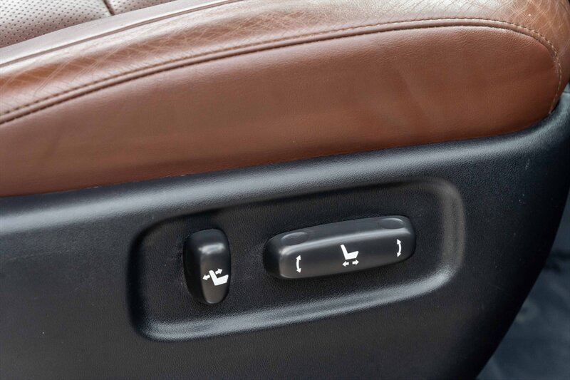 2018 Toyota Land Cruiser photo 18