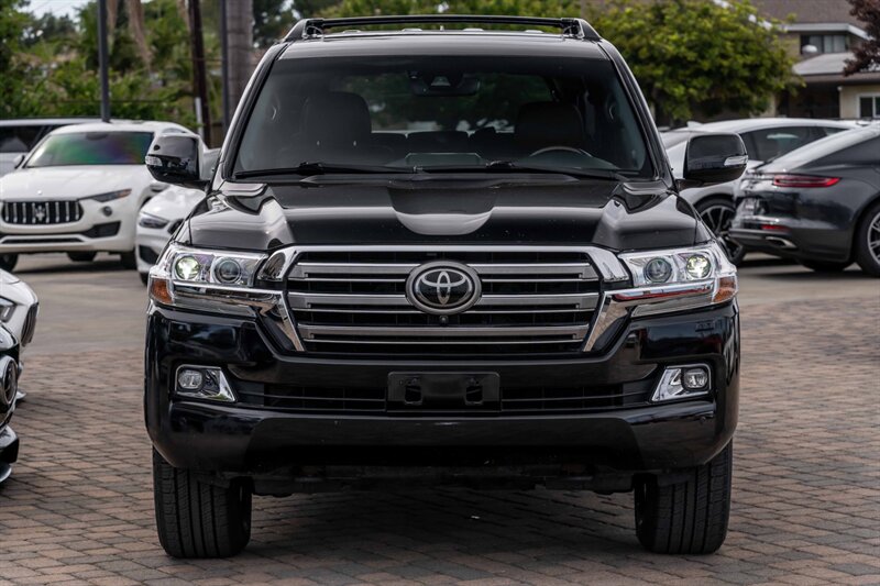 2018 Toyota Land Cruiser photo 5