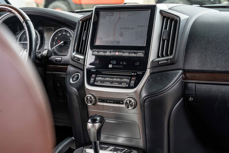 2018 Toyota Land Cruiser photo 24
