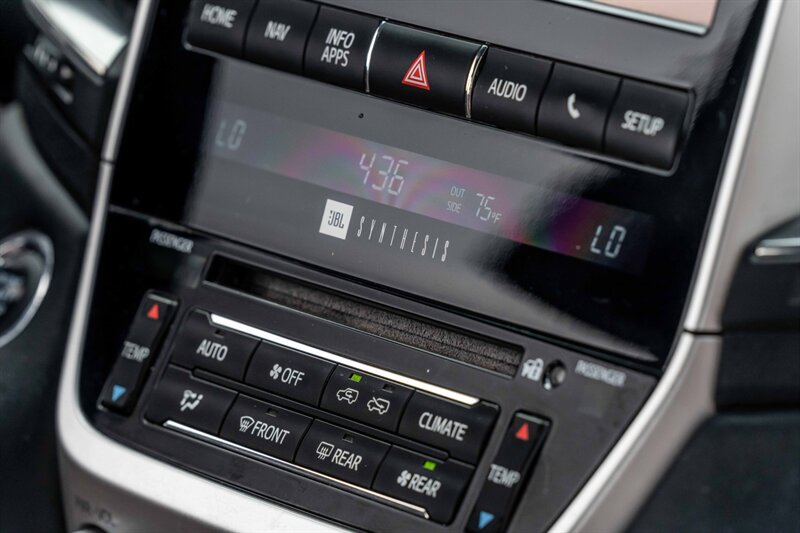 2018 Toyota Land Cruiser photo 27