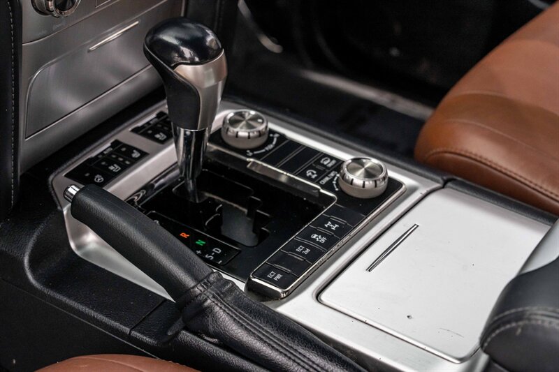 2018 Toyota Land Cruiser photo 29