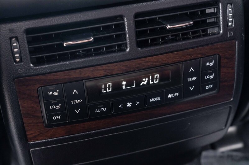 2018 Toyota Land Cruiser photo 35