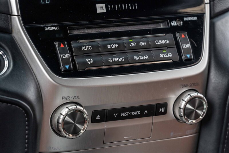 2018 Toyota Land Cruiser photo 28