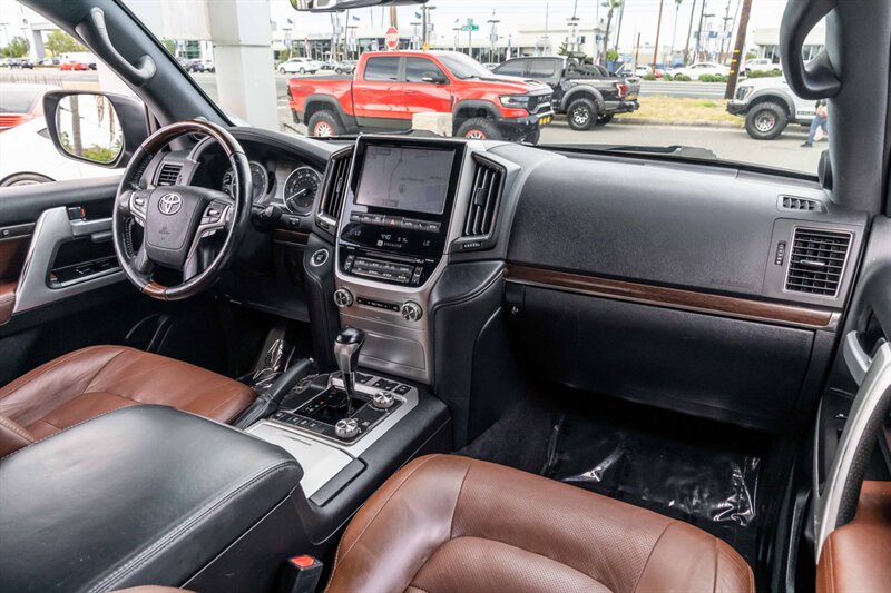 2018 Toyota Land Cruiser photo 20