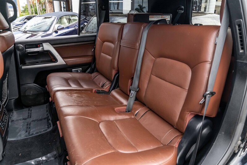 2018 Toyota Land Cruiser photo 33