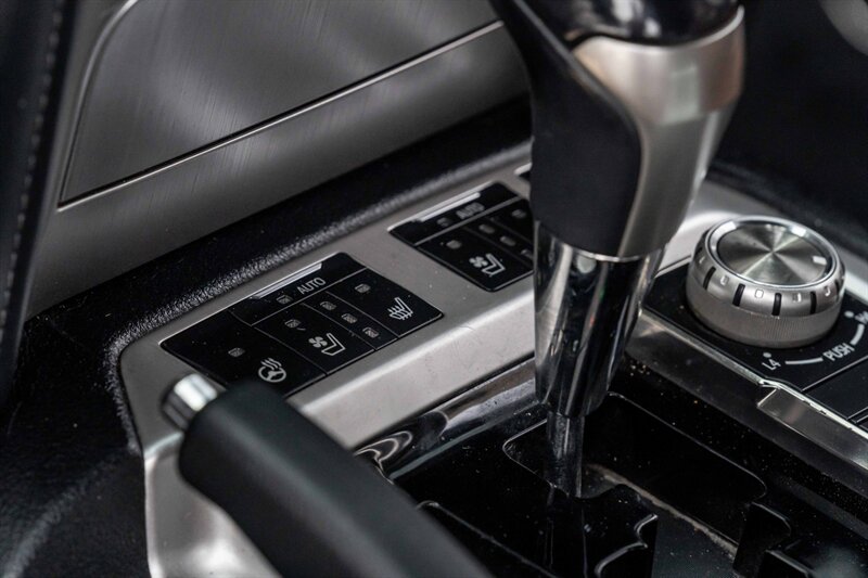 2018 Toyota Land Cruiser photo 30