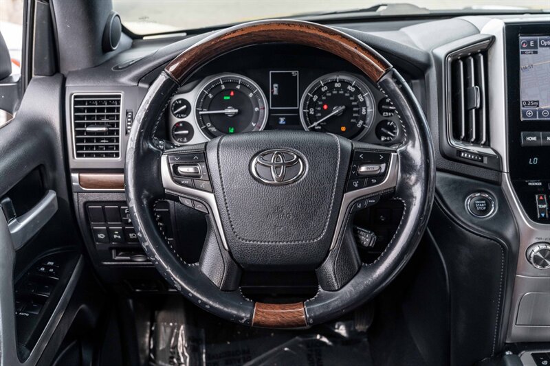 2018 Toyota Land Cruiser photo 22
