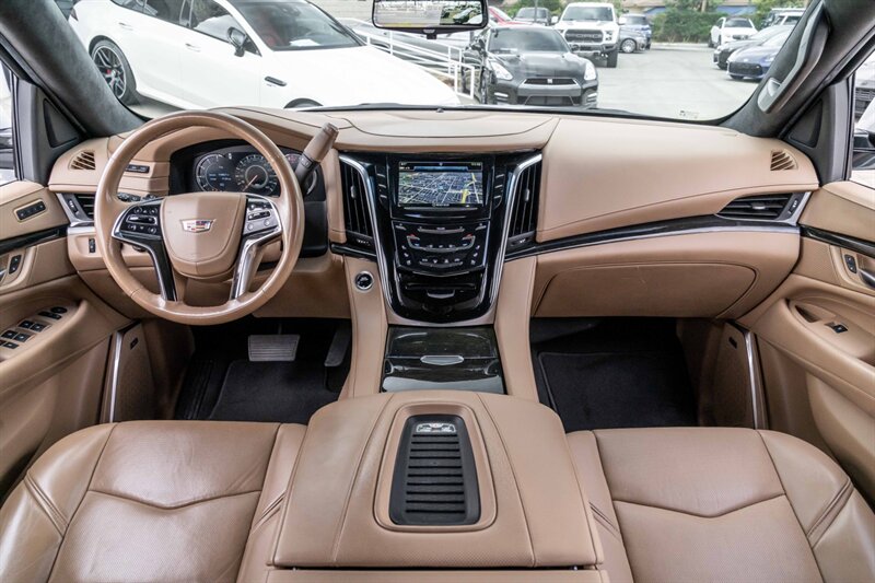 2019 Cadillac Escalade Platinum  One Owner Clean Carfax - Photo 6 - Westminster, CA 92683