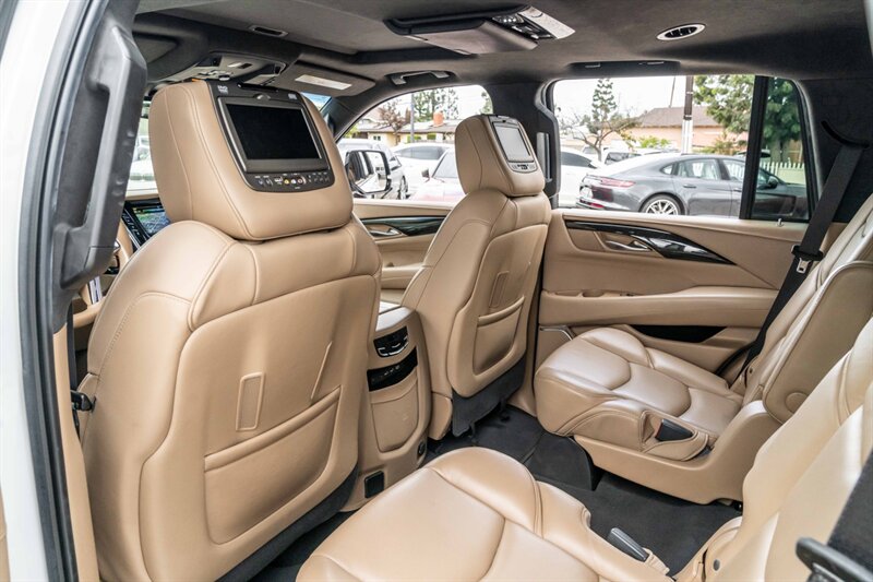 2019 Cadillac Escalade Platinum  One Owner Clean Carfax - Photo 4 - Westminster, CA 92683
