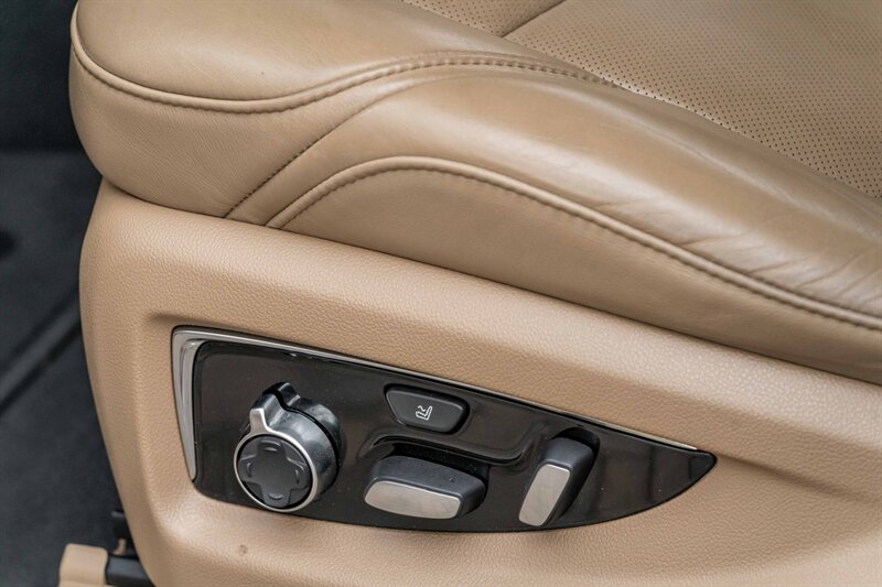 2019 Cadillac Escalade Platinum  One Owner Clean Carfax - Photo 21 - Westminster, CA 92683