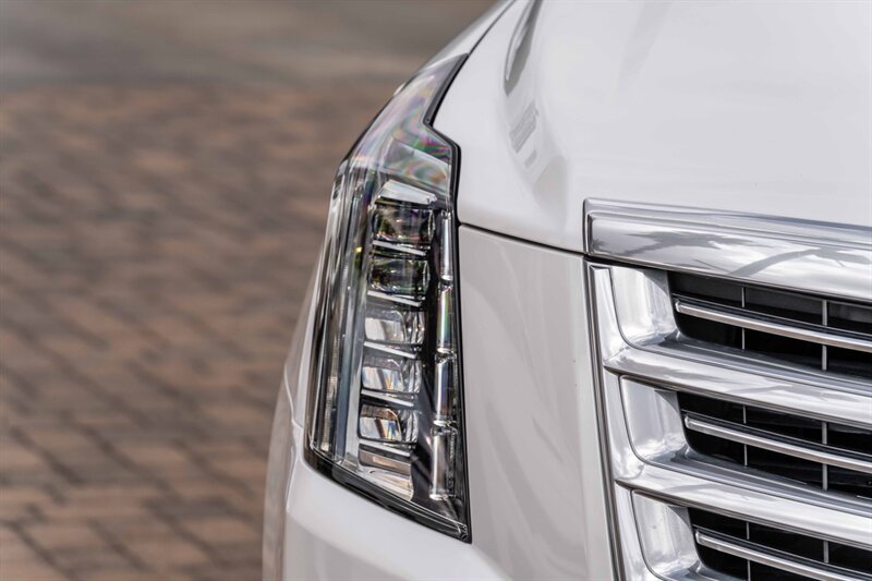 2019 Cadillac Escalade Platinum  One Owner Clean Carfax - Photo 9 - Westminster, CA 92683