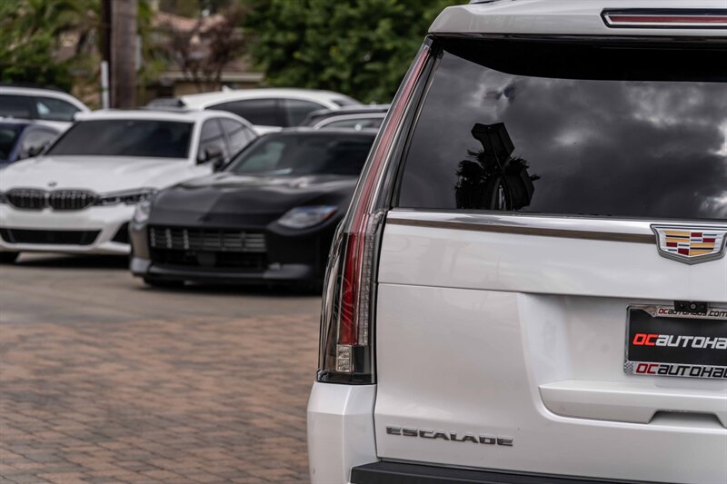 2019 Cadillac Escalade Platinum  One Owner Clean Carfax - Photo 12 - Westminster, CA 92683