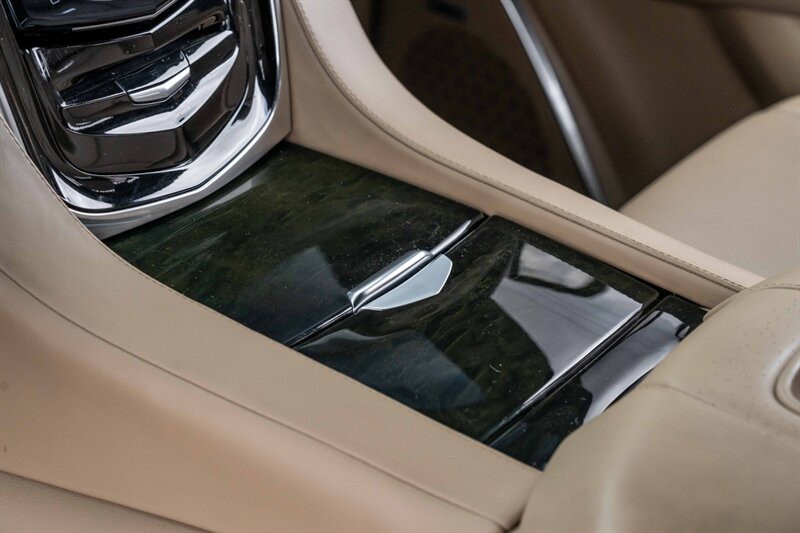 2019 Cadillac Escalade Platinum  One Owner Clean Carfax - Photo 33 - Westminster, CA 92683