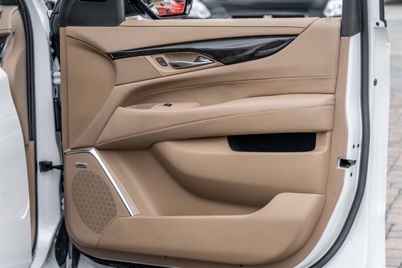2019 Cadillac Escalade Platinum  One Owner Clean Carfax - Photo 16 - Westminster, CA 92683