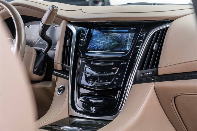 2019 Cadillac Escalade Platinum  One Owner Clean Carfax - Photo 29 - Westminster, CA 92683