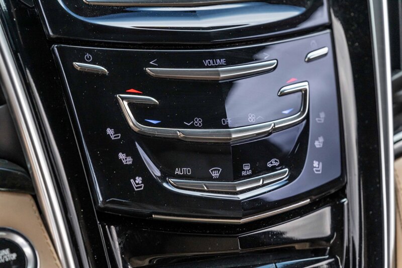 2019 Cadillac Escalade Platinum  One Owner Clean Carfax - Photo 32 - Westminster, CA 92683