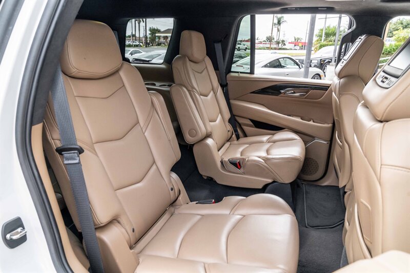 2019 Cadillac Escalade Platinum  One Owner Clean Carfax - Photo 35 - Westminster, CA 92683