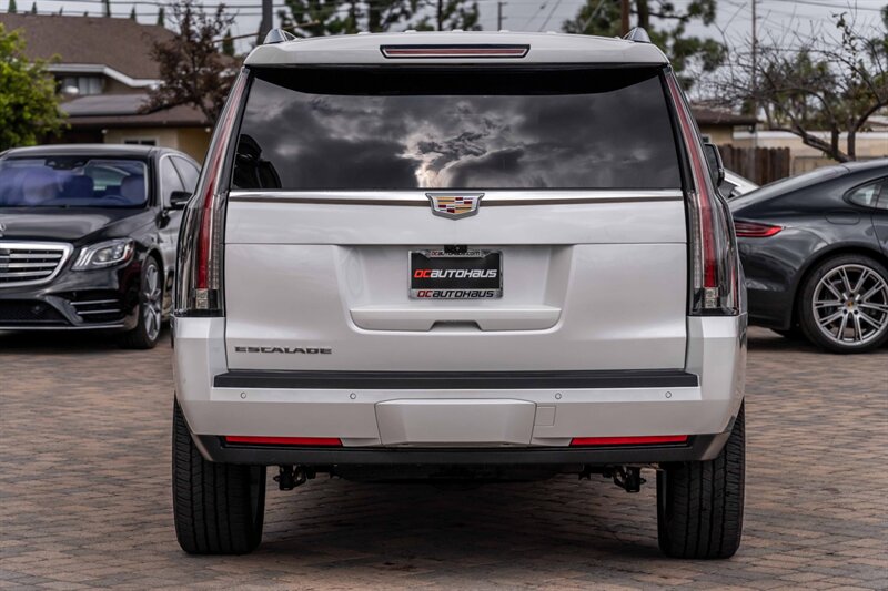 2019 Cadillac Escalade Platinum  One Owner Clean Carfax - Photo 11 - Westminster, CA 92683