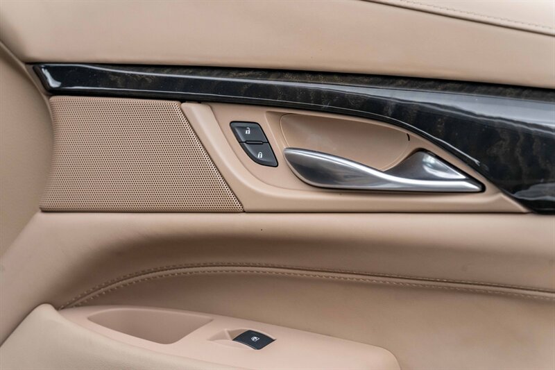 2019 Cadillac Escalade Platinum  One Owner Clean Carfax - Photo 18 - Westminster, CA 92683