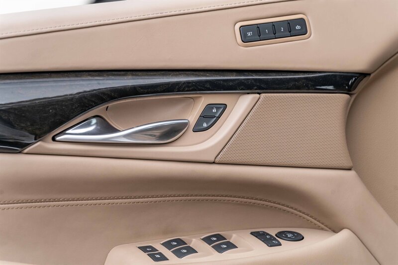 2019 Cadillac Escalade Platinum  One Owner Clean Carfax - Photo 17 - Westminster, CA 92683