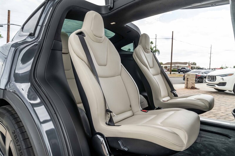 2022 Tesla Model X Plaid photo 29