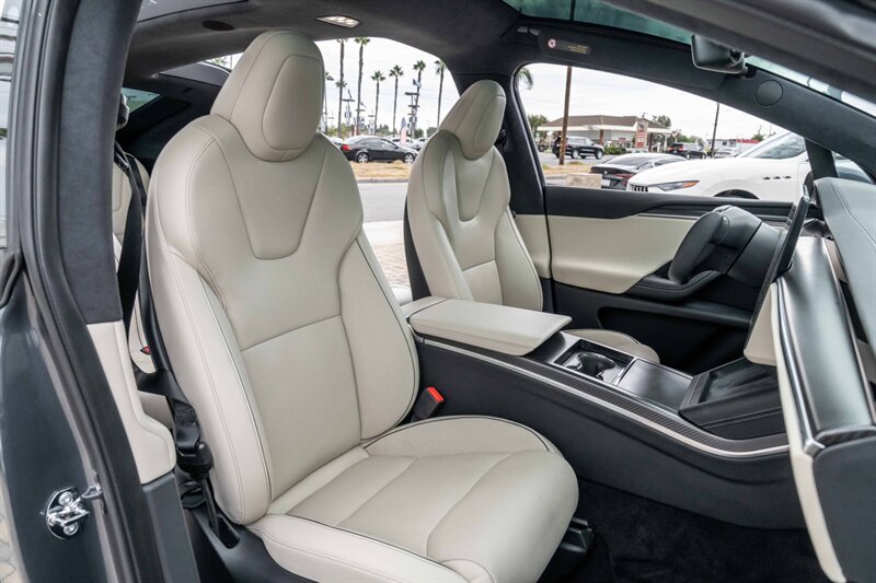 2022 Tesla Model X Plaid photo 15