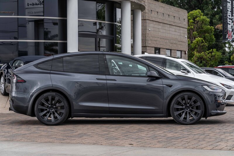 2022 Tesla Model X Plaid photo 3