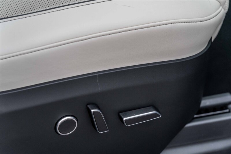 2022 Tesla Model X Plaid photo 17