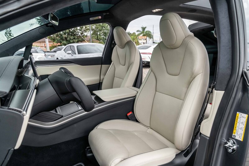 2022 Tesla Model X Plaid photo 2