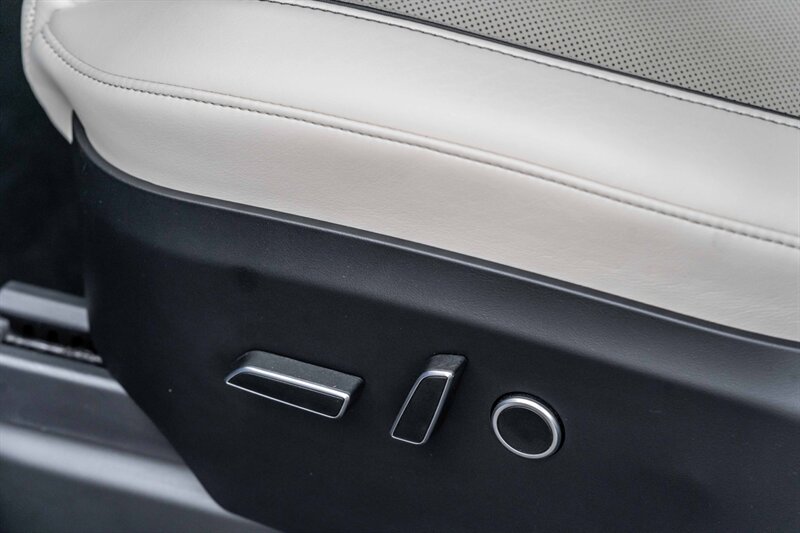 2022 Tesla Model X Plaid photo 16