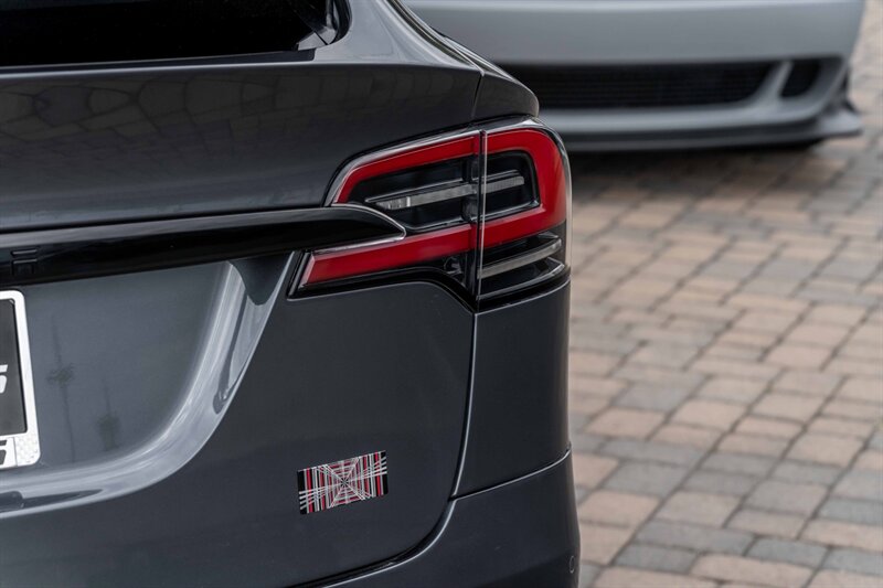 2022 Tesla Model X Plaid photo 10