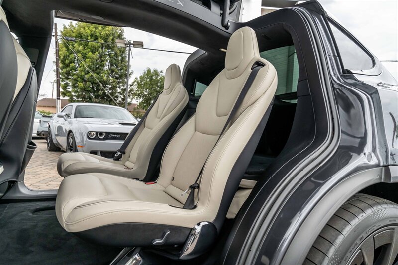 2022 Tesla Model X Plaid photo 28