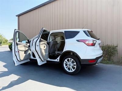 2017 Ford Escape SE   - Photo 2 - Manteca, CA 95337