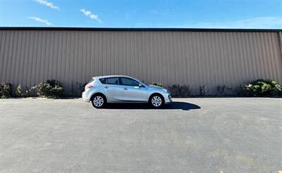 2013 Mazda Mazda3 i Touring   - Photo 2 - Manteca, CA 95337