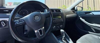 2013 Volkswagen Jetta SE PZEV   - Photo 4 - Manteca, CA 95337