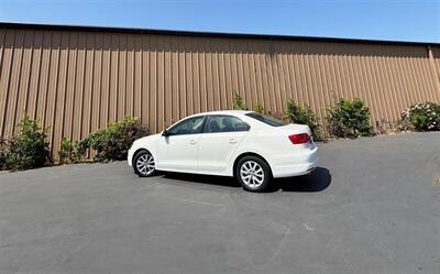 2013 Volkswagen Jetta SE PZEV   - Photo 10 - Manteca, CA 95337