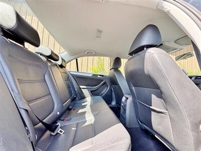 2013 Volkswagen Jetta SE PZEV   - Photo 8 - Manteca, CA 95337