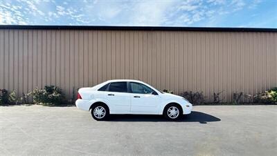 2003 Ford Focus SE   - Photo 3 - Manteca, CA 95337