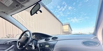 2003 Ford Focus SE   - Photo 11 - Manteca, CA 95337
