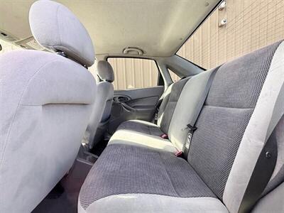 2003 Ford Focus SE   - Photo 9 - Manteca, CA 95337