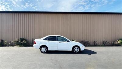 2003 Ford Focus SE   - Photo 3 - Manteca, CA 95337