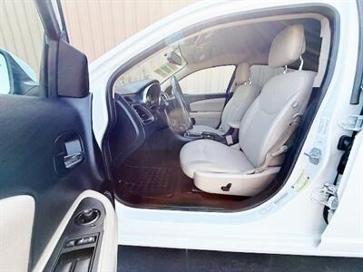 2014 Chrysler 200 Touring   - Photo 2 - Manteca, CA 95337