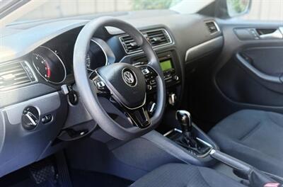 2015 Volkswagen Jetta SE   - Photo 5 - Manteca, CA 95337