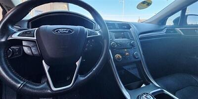 2017 Ford Fusion SE   - Photo 6 - Manteca, CA 95337
